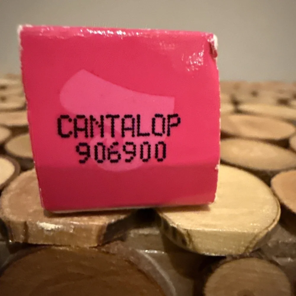 MARY KAY Signature Creme Lipstick Cantaloupe‎ #906900 NICKED TIP